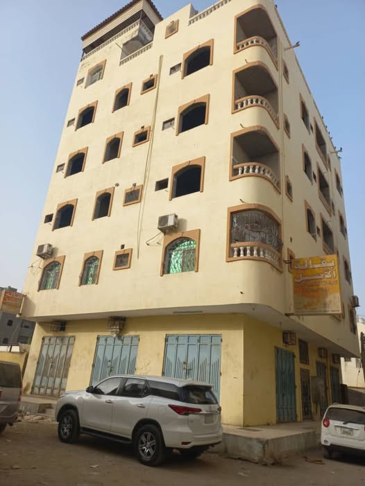 عمارة للبيع ركن – مدينة التقنية خط ثاني من شارع الأربعين الرئيسي