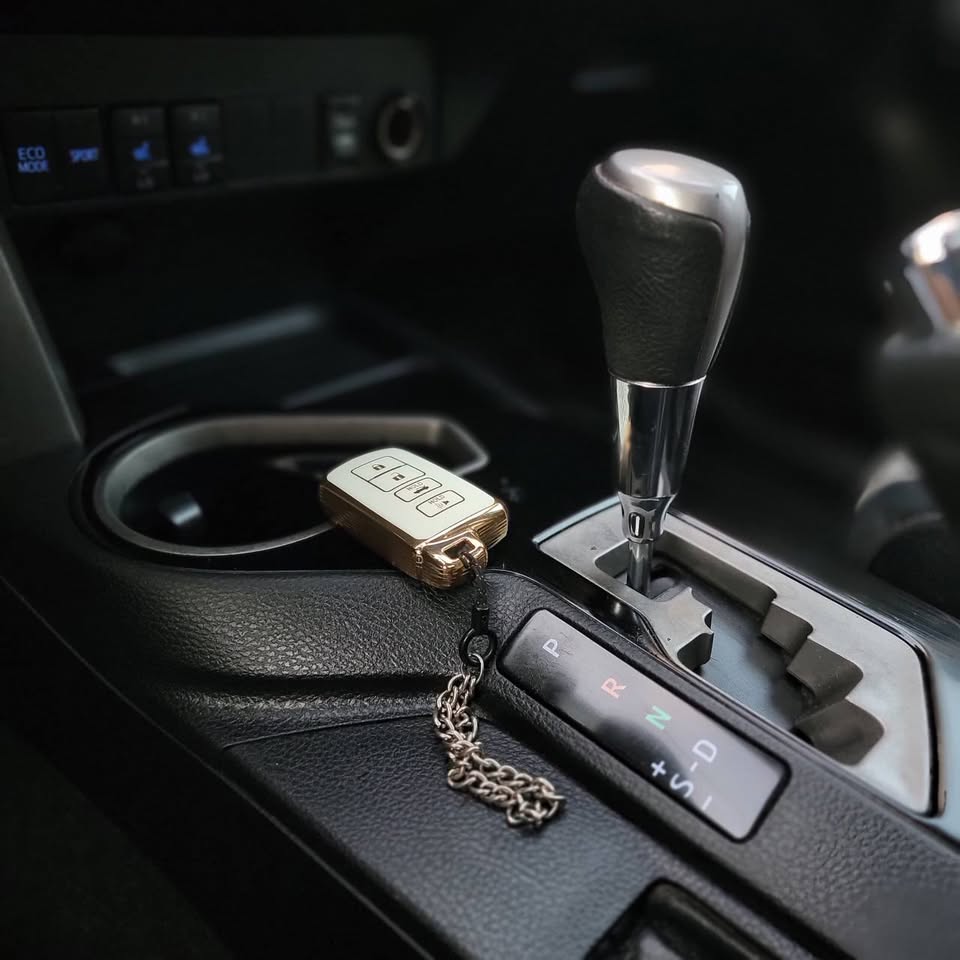 سيارة TOYOTA RAV4 LIMITED 2016 للبيع في عدن - صورة 2
