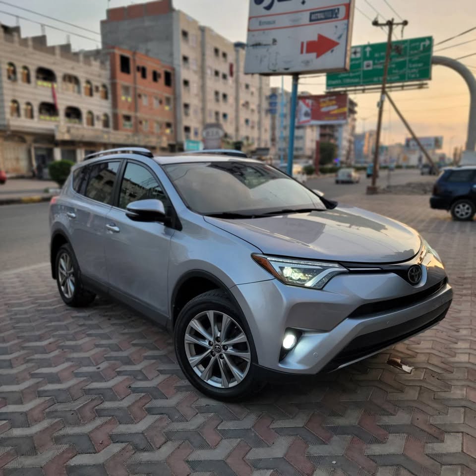 سيارة TOYOTA RAV4 LIMITED 2016 للبيع في عدن - صورة 3